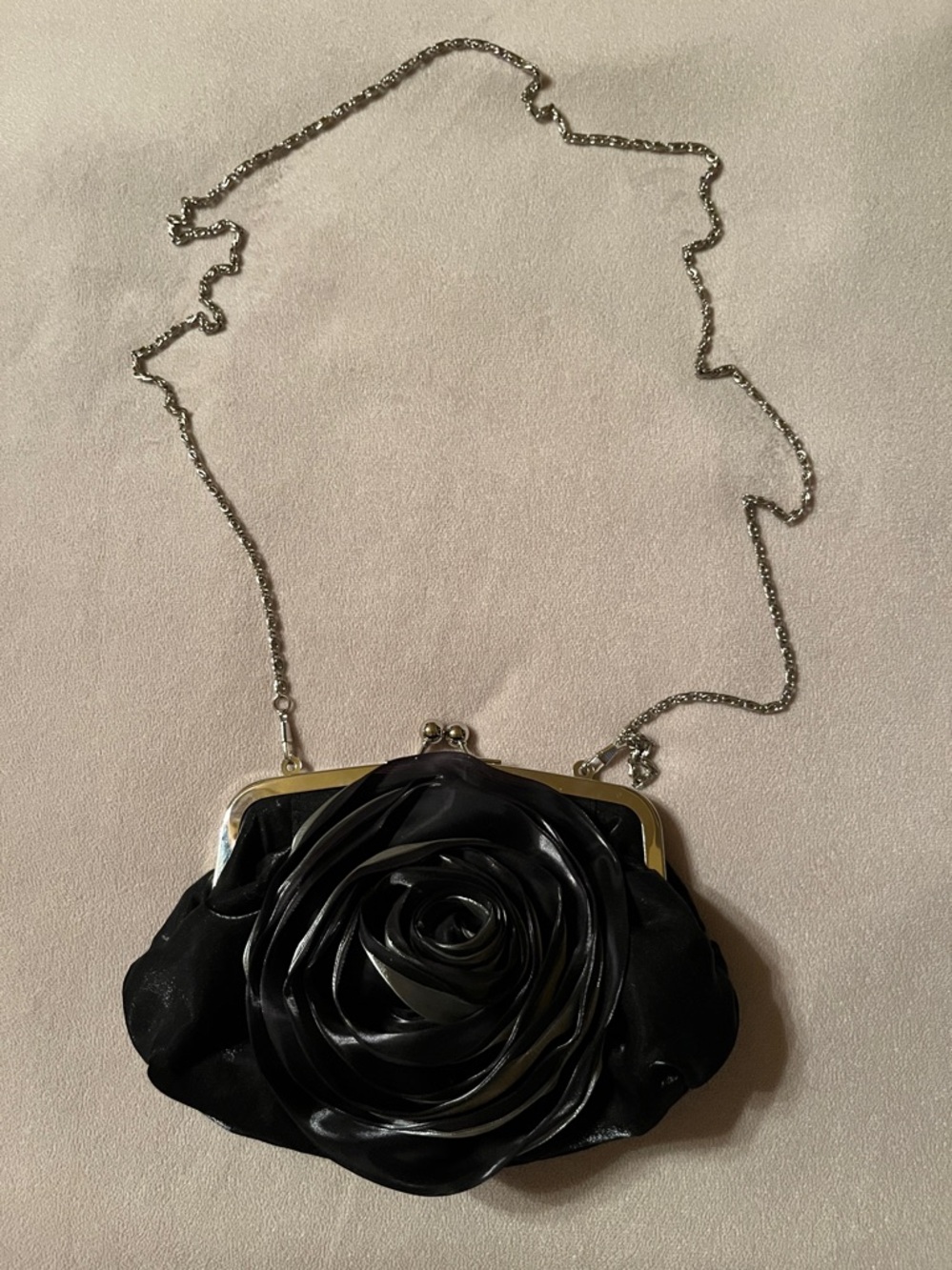 EUC Beautiful Evening Clutch With Chain Strap